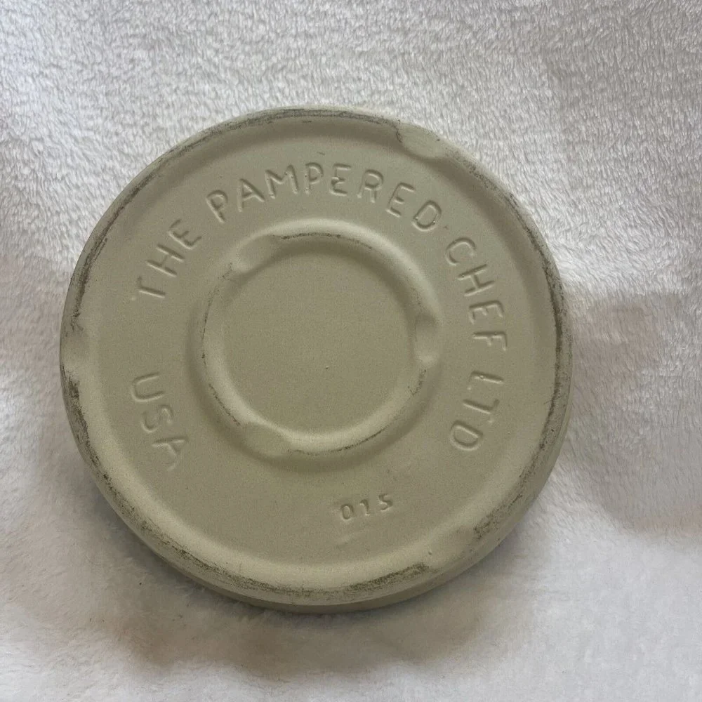 The Pampered Chef stoneware Round pie‎ plate 8” 015 USA